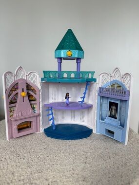 Disney Wish Castle - lights up!